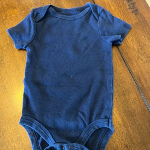 SIX (6) onesies all size 6-9 months, various brands and sleeve sizes - Picture 4 of 13